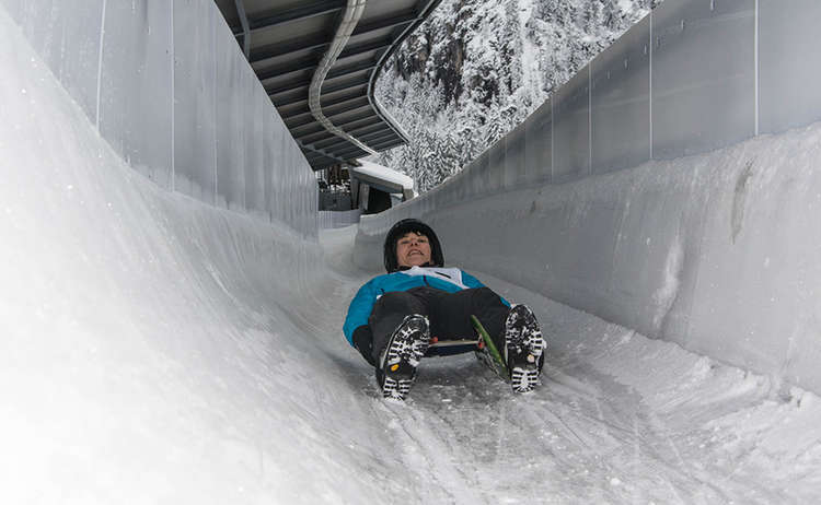 Gästerodeln: Abfahrt im Eiskanal