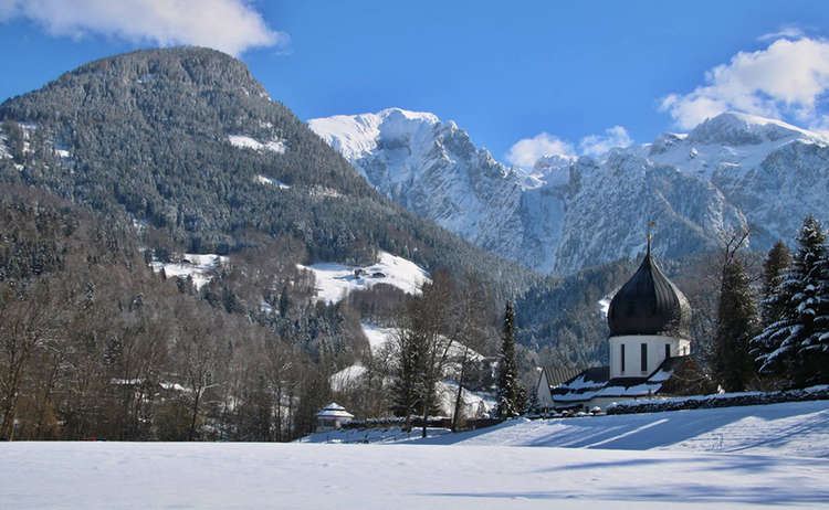 Startpunkt der Winterwanderung: Der Friedhof