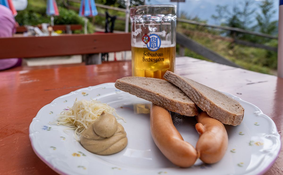 Brotzeit auf der Grünsteinhütte