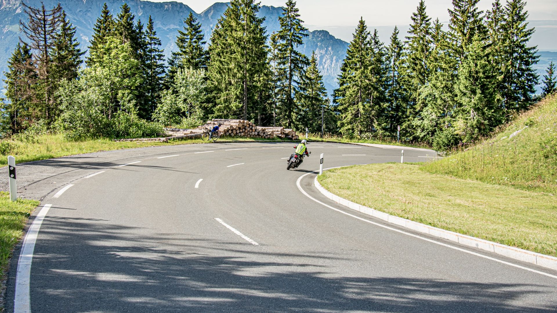 Die Rossfeldstraße: Beliebt bei motorisierten und unmotorisierten Bikern