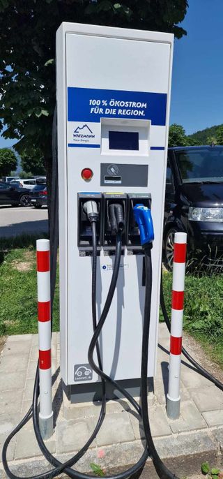 E-Ladepark der Watzmann Natur Energie am Parkplatz Königssee