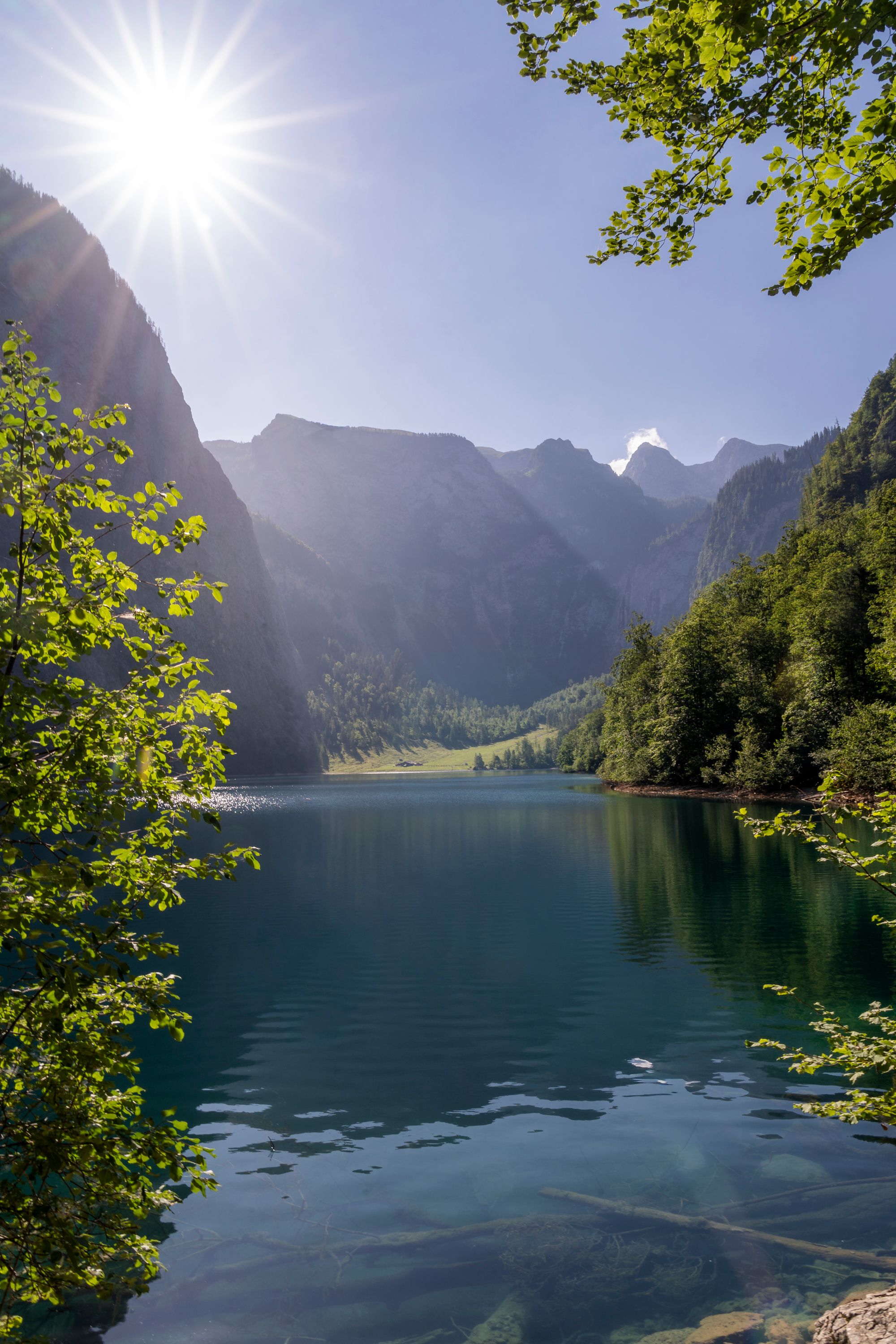 Die ersten Sonnenstrahlen am Oberssee