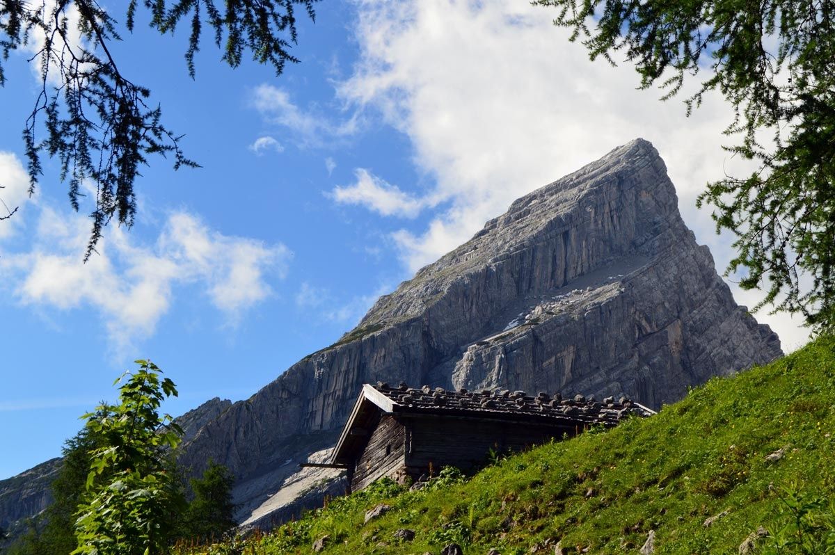 Die Falzalm vor dem Kleinen Watzmann