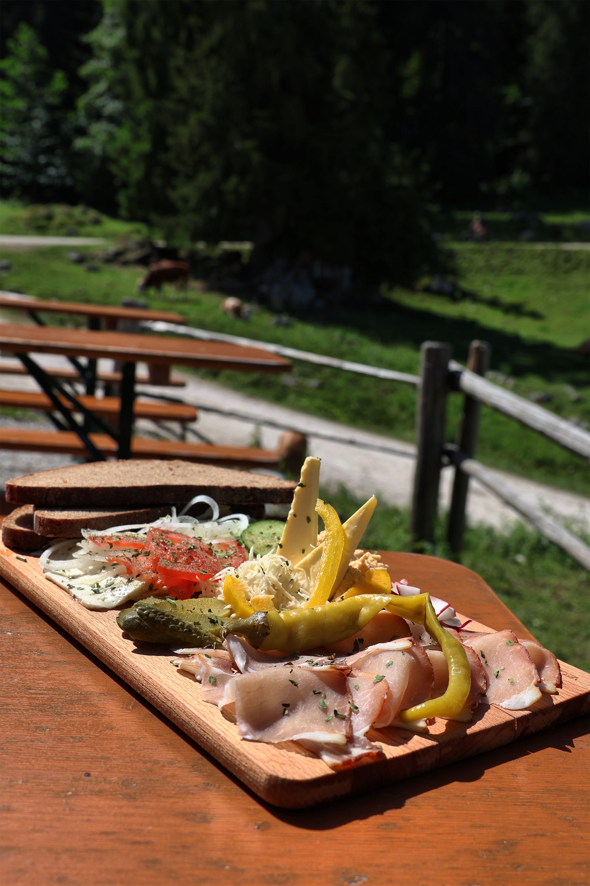 Brotzeit auf der Königsbachalm