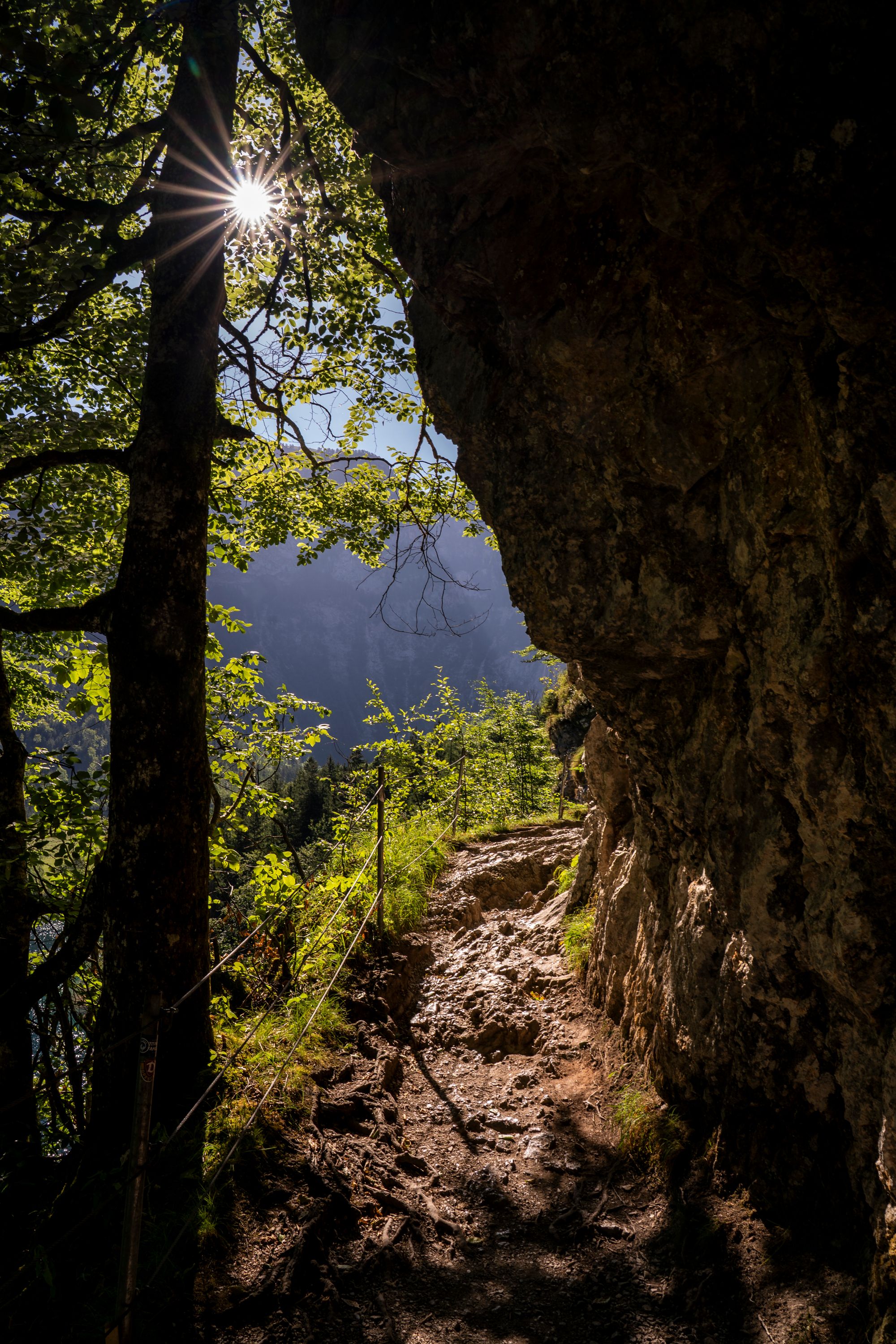 Der alpine Wanderweg um den Obersee