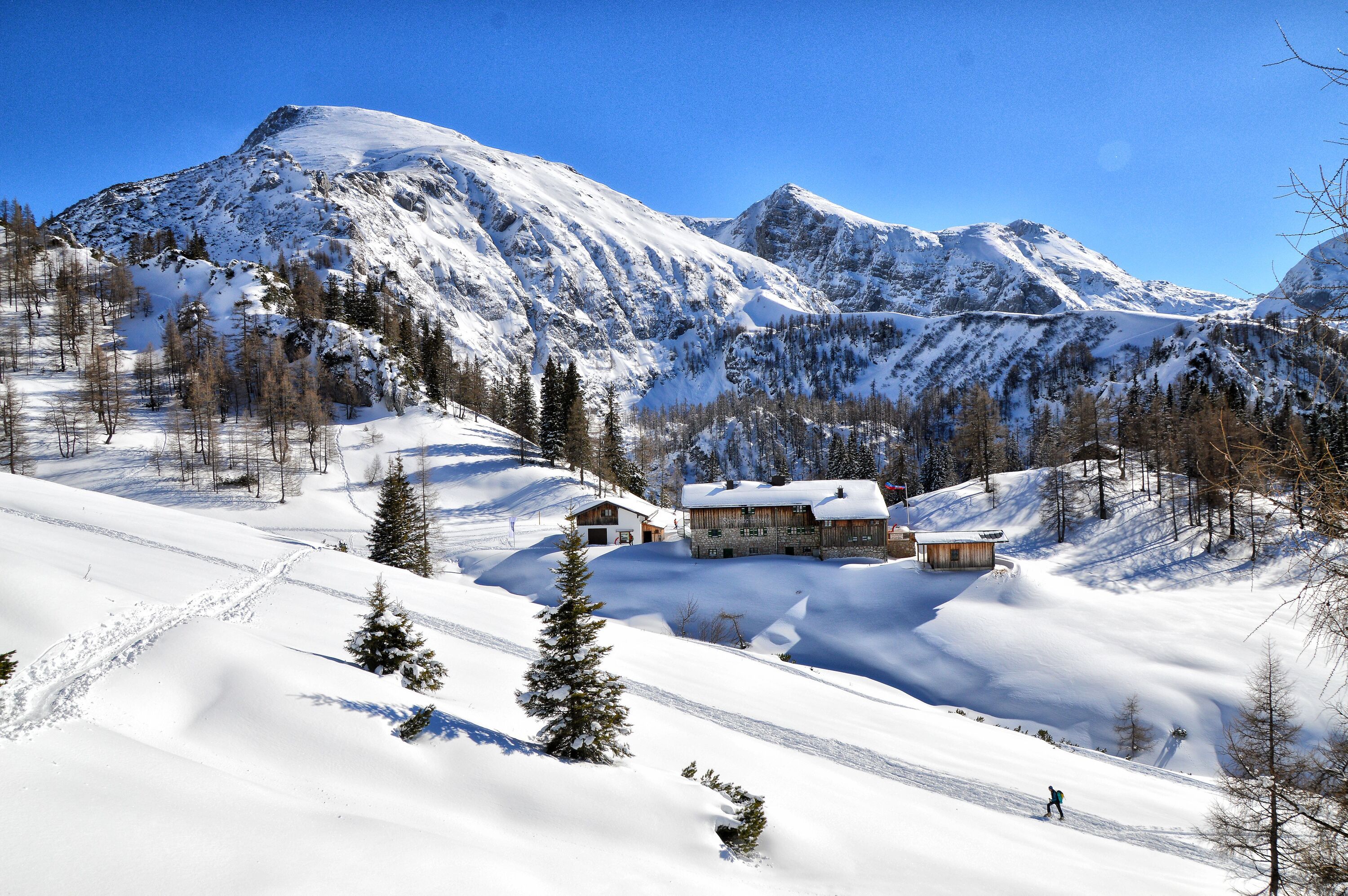 Vorbei am Schneibsteinhaus während der Skitour "Kleine Reibn"
