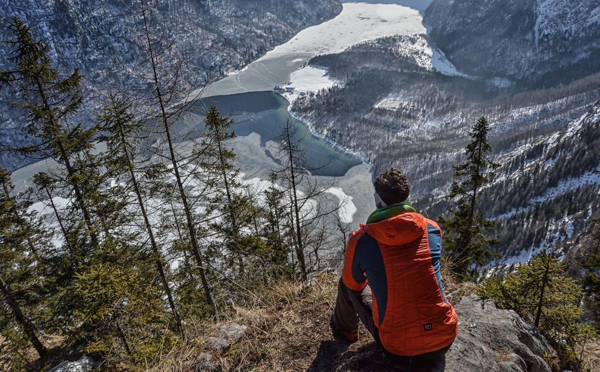 Blick von der Archenkanzel auf den fast zugefrorenen Königssee