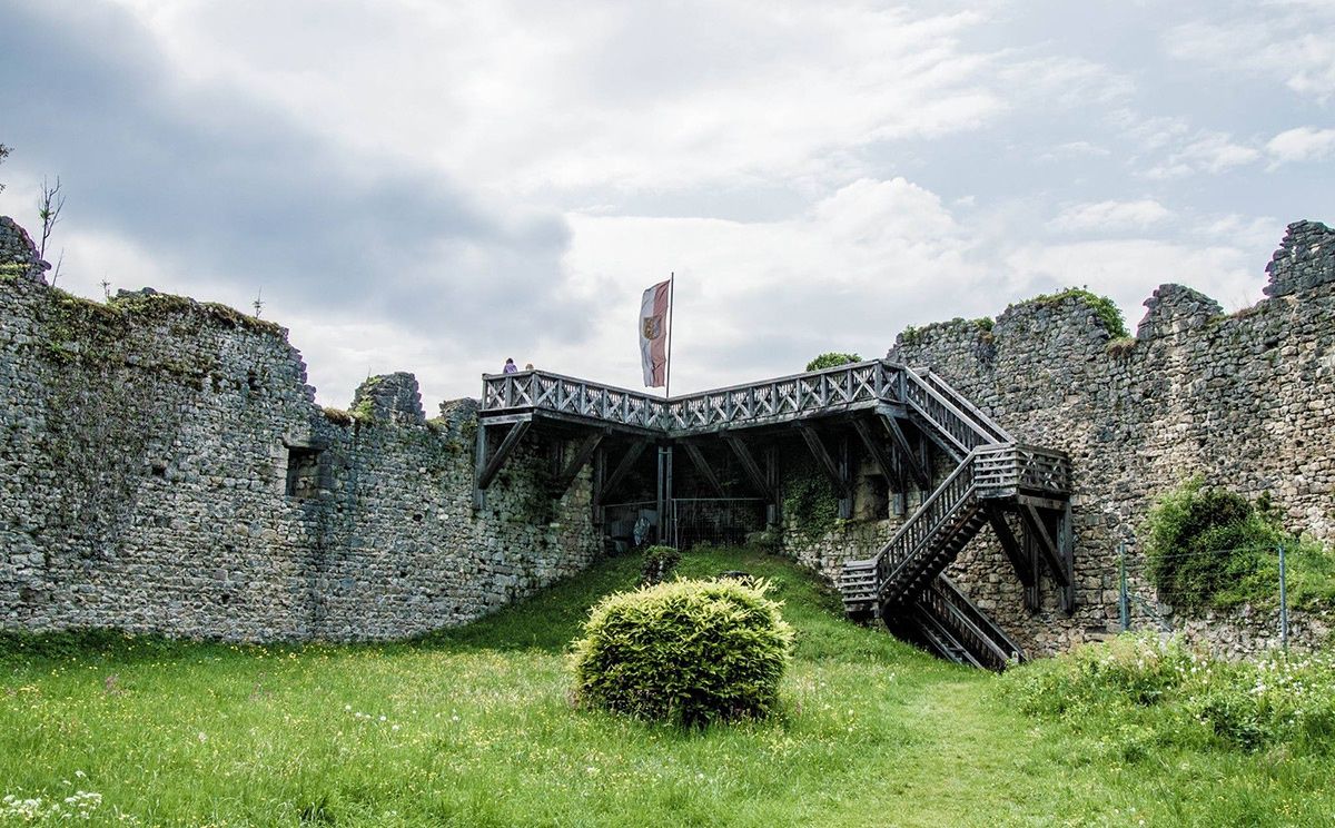 Aussichtsplattform im Innenhof der Plainburg