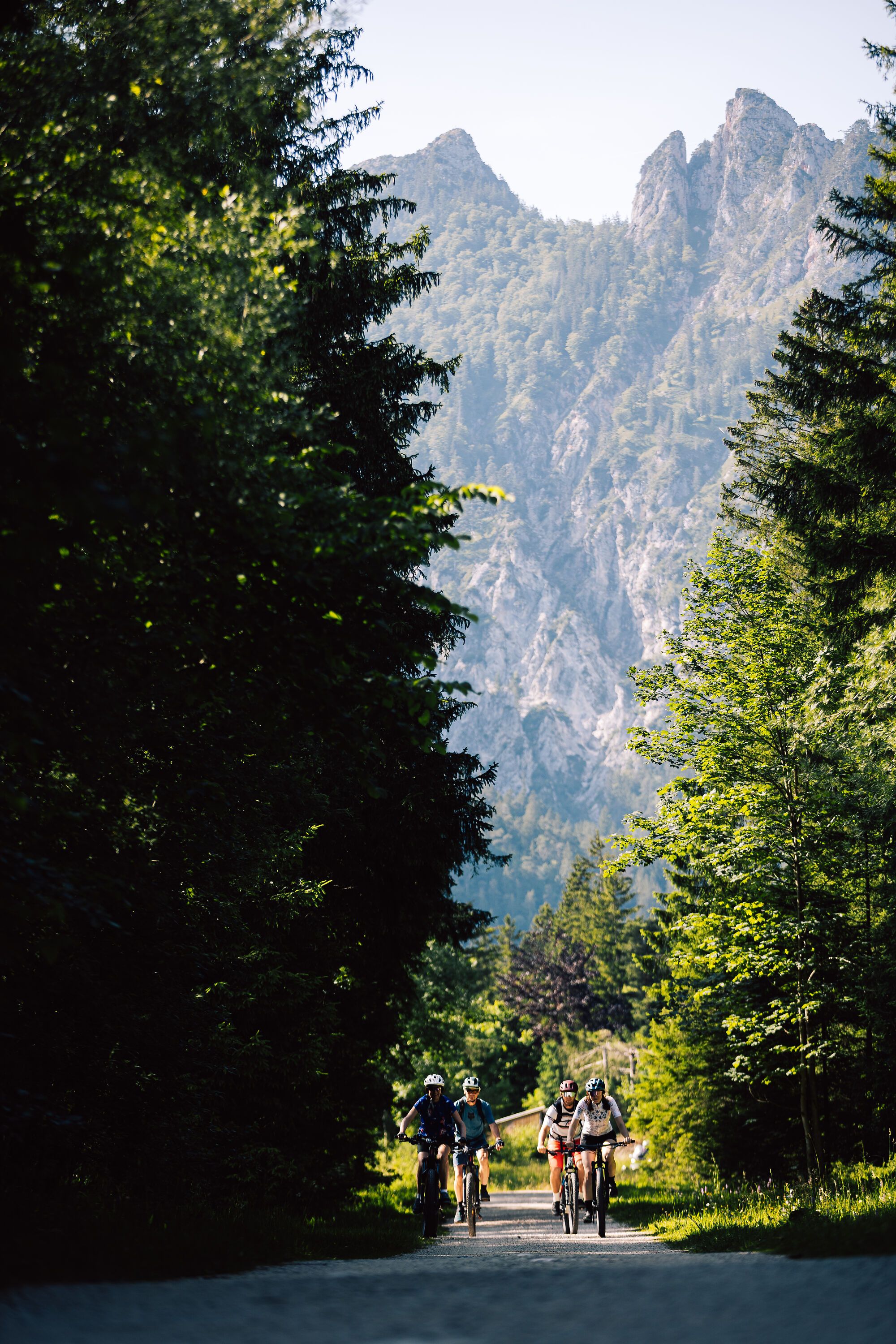 Radfahren mit Blick zur "Schlafenden Hexe"